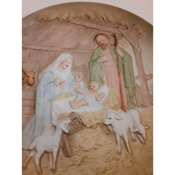 HOME INTERIORS HOMCO Nativity Holy Family Ceramic Raised Figures  Plate #5102 - Picture 2 of 5